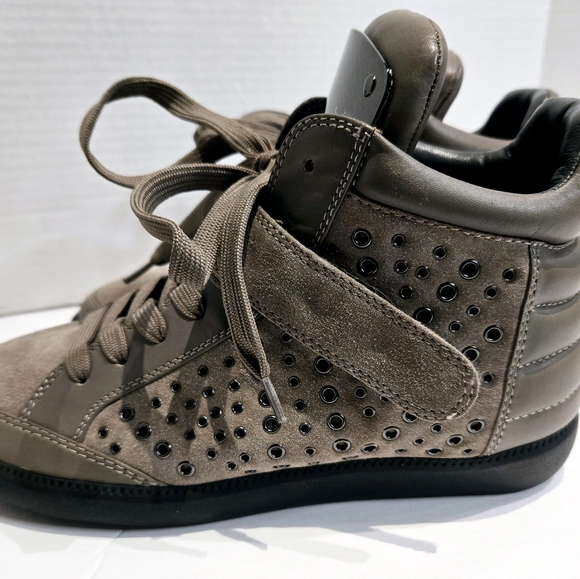 Monika Chiang NWOT Artemys Taupe Grommetted High Top Sneakers - Picture 3 of 9